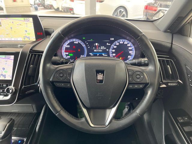 CROWN sedan hybrid