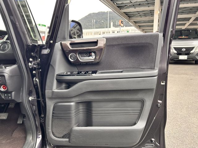 N-BOX CUSTOM