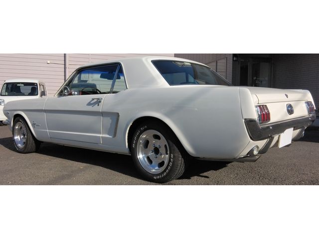 FORD MUSTANG