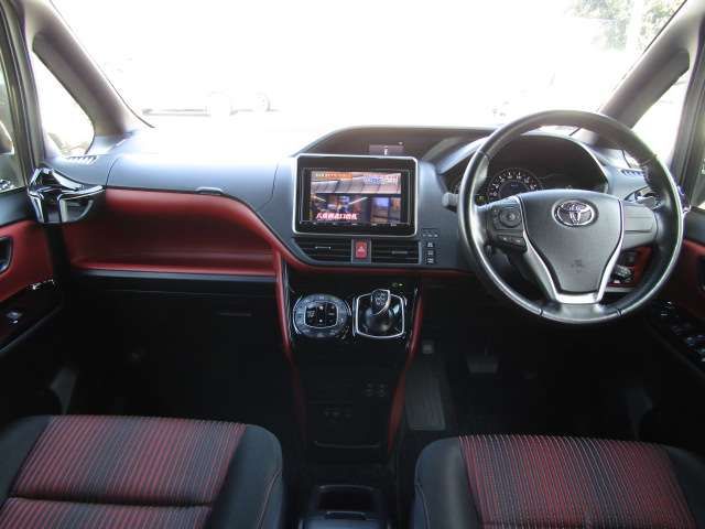 VOXY HYBRID 4WD