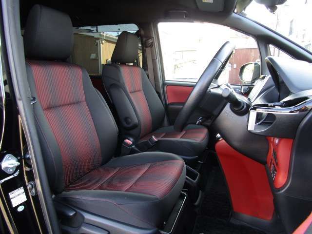 VOXY HYBRID 4WD