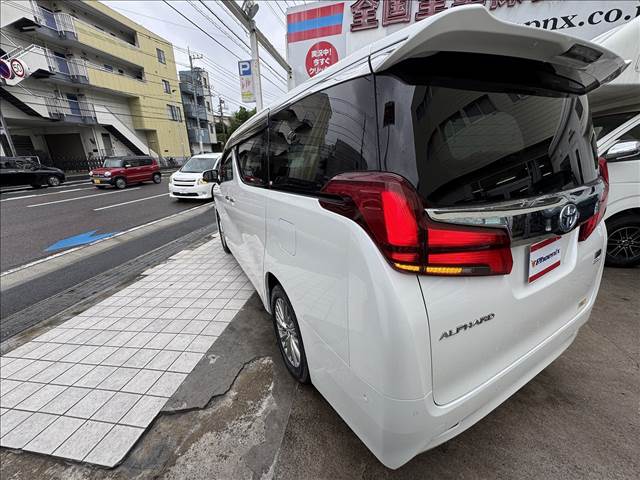 Alphard Hybrid