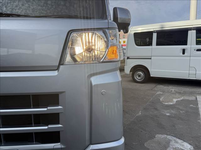 Pixis Van