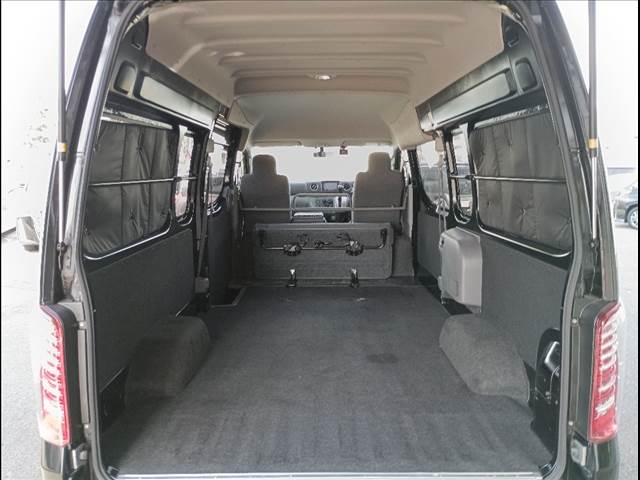 NV350 Caravan