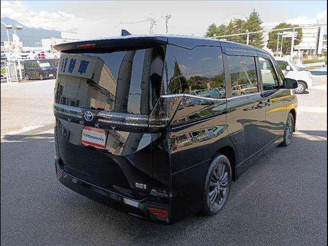 Voxy Hybrid