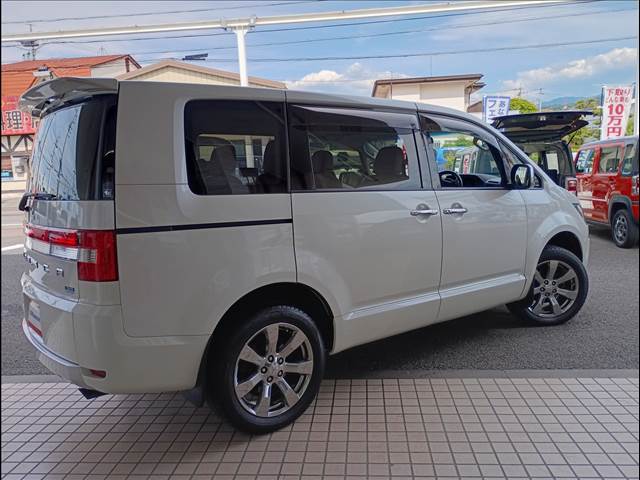 Delica D5