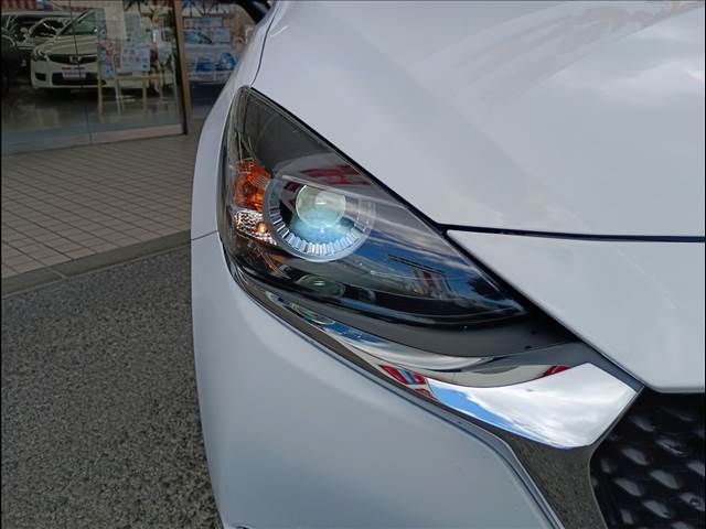MAZDA2