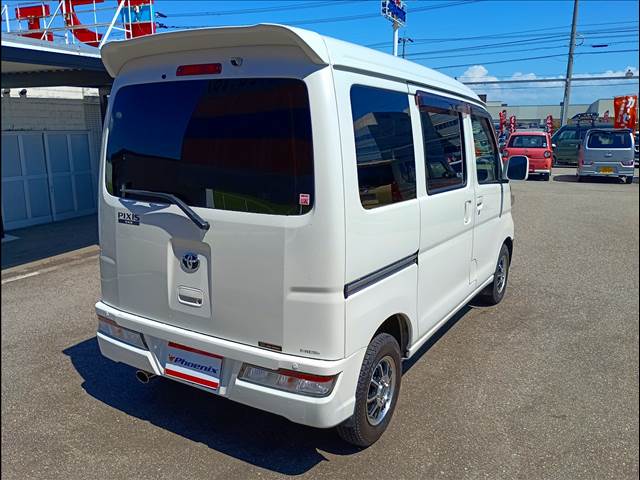 Pixis Van