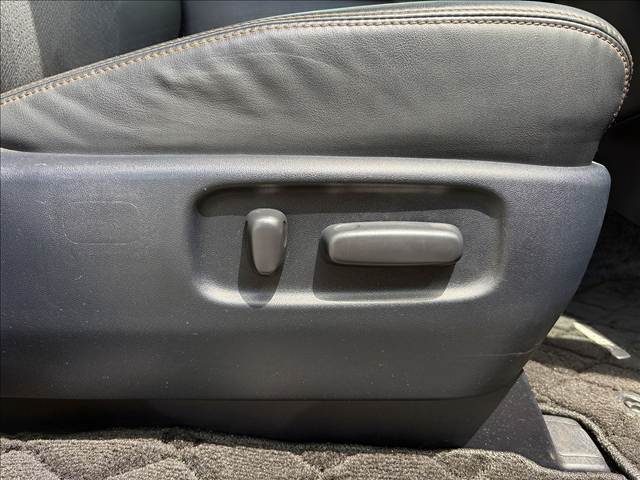 Estima Hybrid (Welcab)