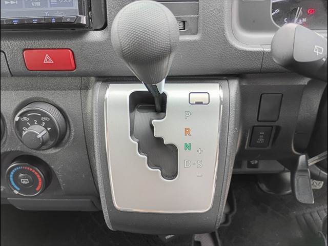 ハイエース バン