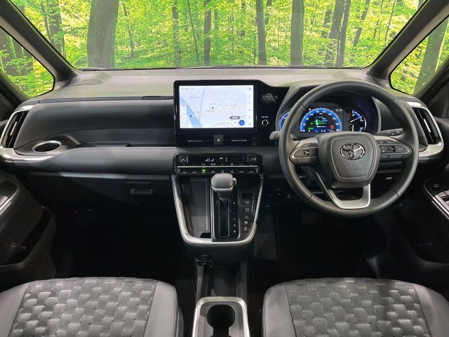 VOXY HYBRID