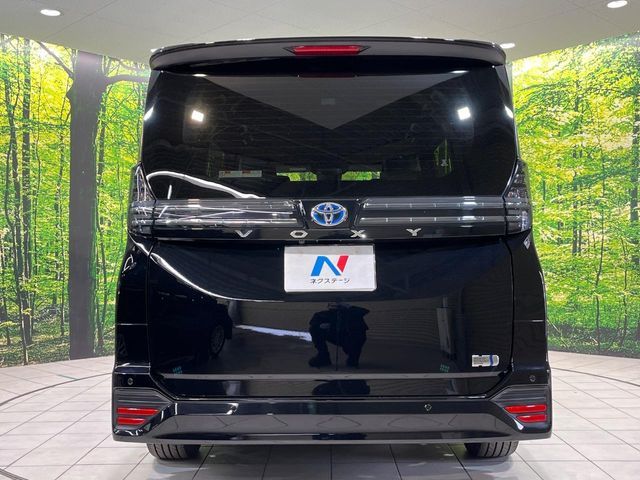 VOXY HYBRID