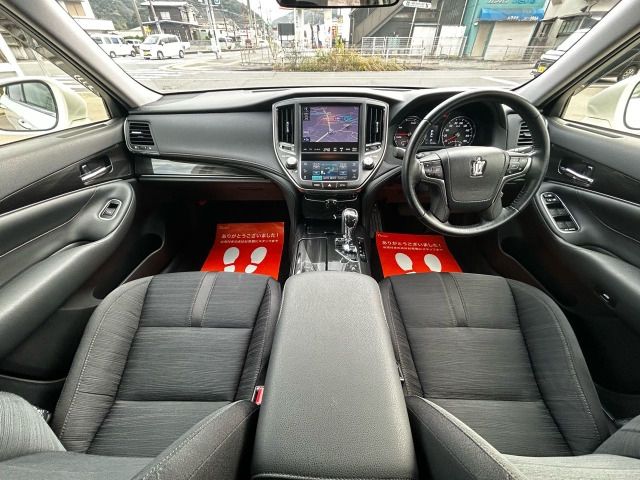 CROWN sedan hybrid