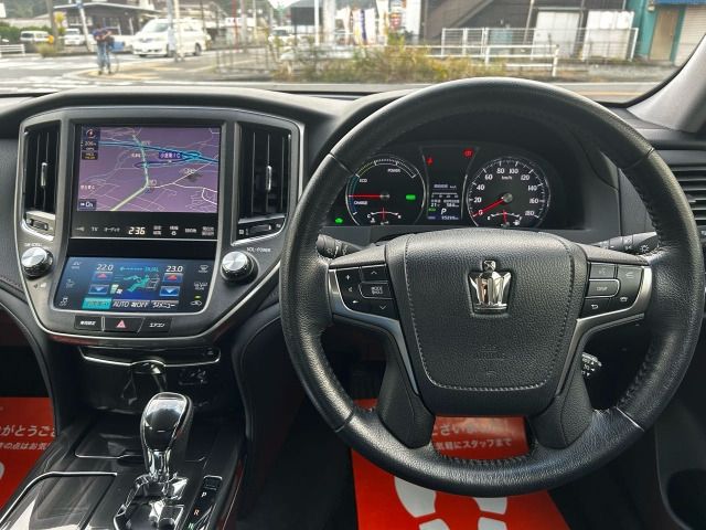 CROWN sedan hybrid