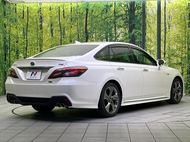 CROWN sedan hybrid