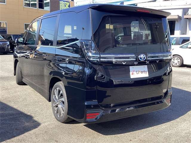 VOXY HYBRID
