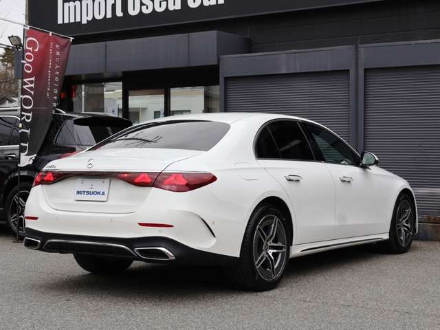 MERCEDES BENZ E-Class sedan