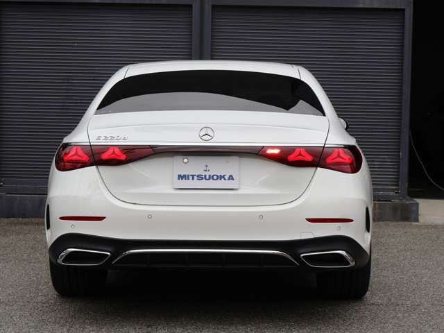 MERCEDES BENZ E-Class sedan