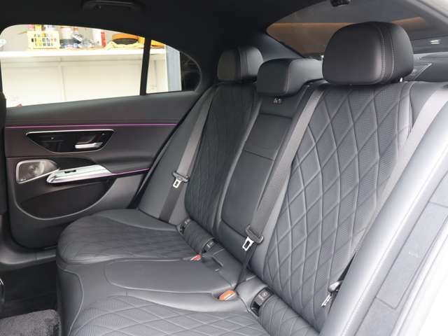 MERCEDES BENZ E-Class sedan