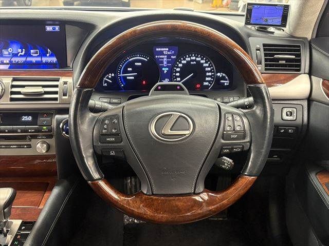 LEXUS LS600h
