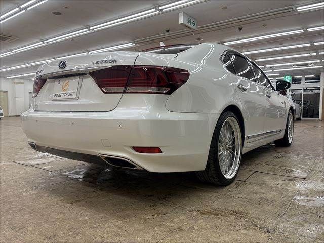 LEXUS LS600h