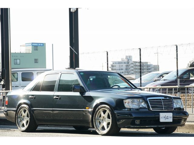 MERCEDES BENZ E class sedan