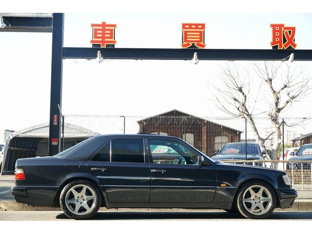 MERCEDES BENZ E class sedan