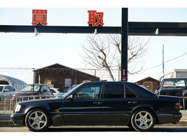 MERCEDES BENZ E class sedan
