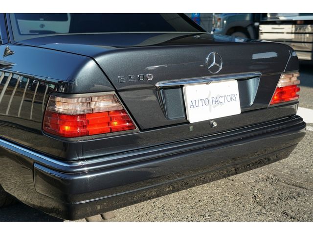MERCEDES BENZ E class sedan