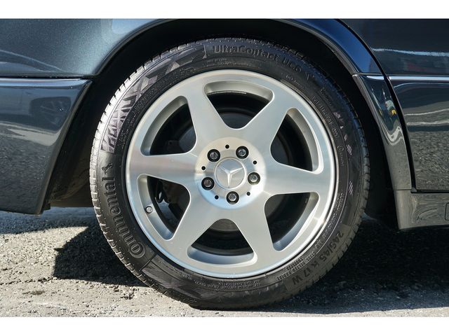MERCEDES BENZ E class sedan