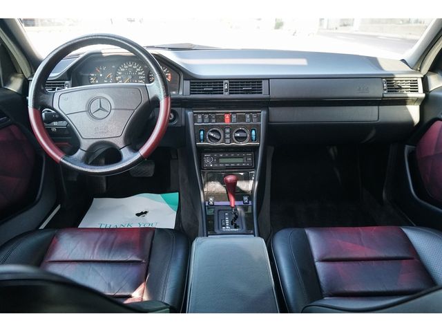 MERCEDES BENZ E class sedan