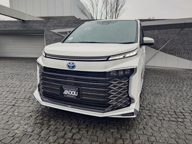 VOXY HYBRID