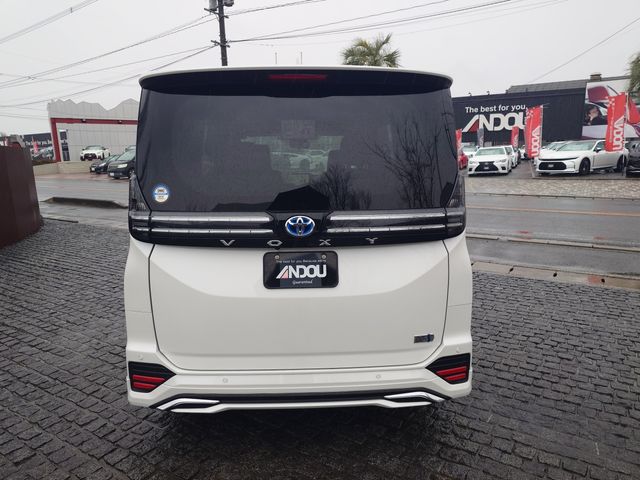 VOXY HYBRID