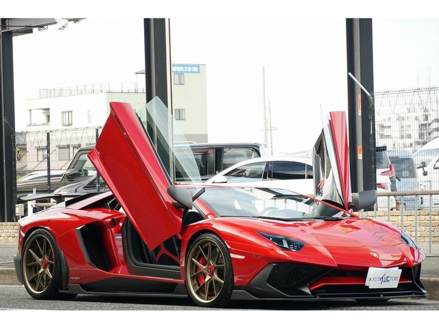 LAMBORGHINI Aventador