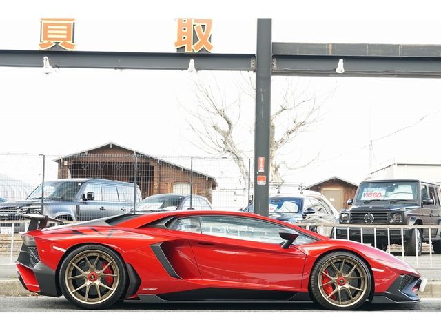 LAMBORGHINI Aventador