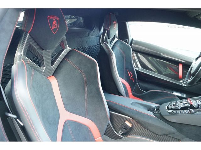 LAMBORGHINI Aventador