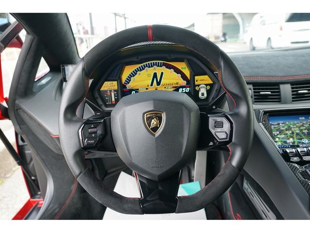 LAMBORGHINI Aventador
