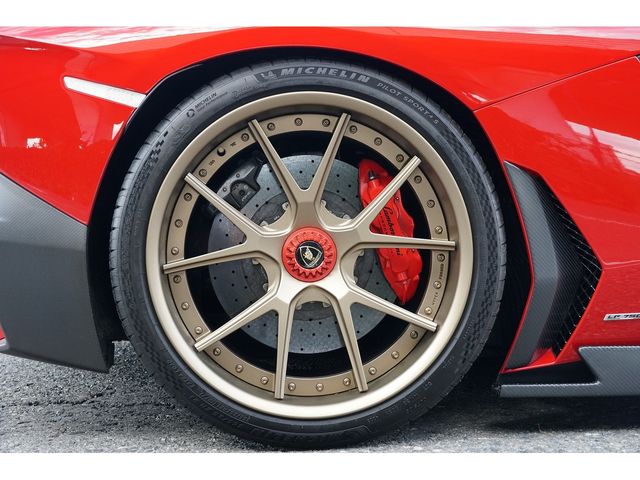 LAMBORGHINI Aventador