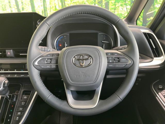 VOXY HYBRID