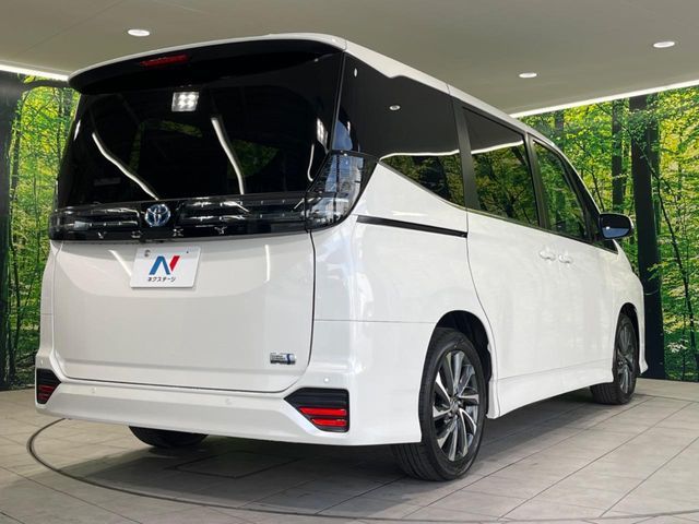 VOXY HYBRID