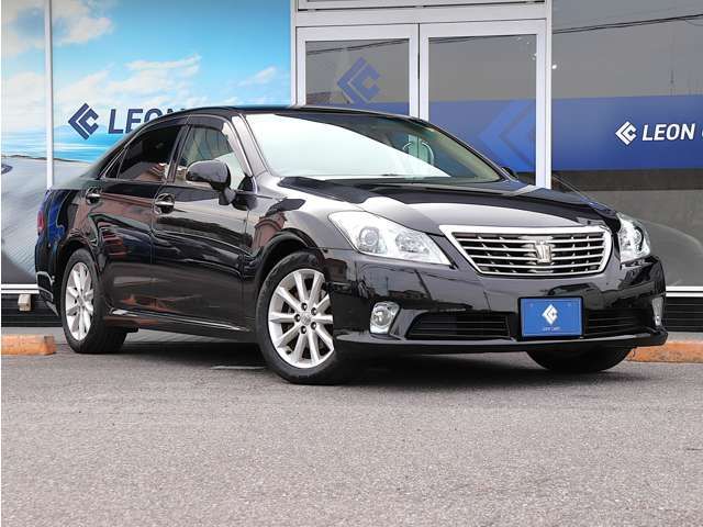 CROWN sedan