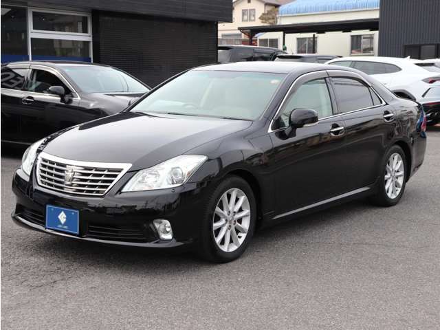 CROWN sedan