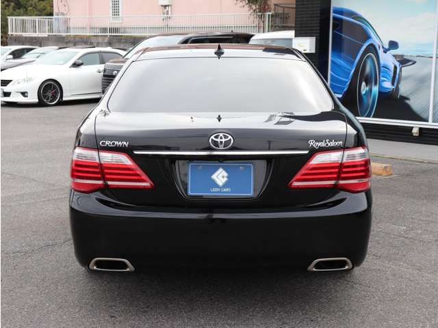 CROWN sedan