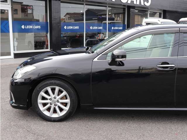 CROWN sedan