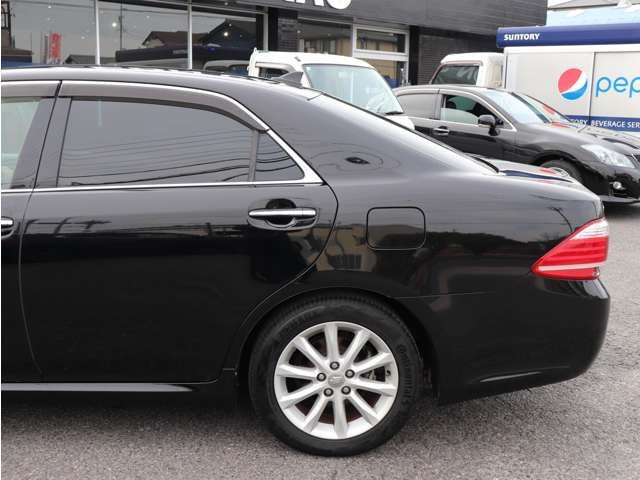 CROWN sedan