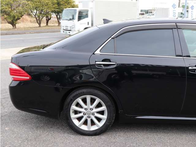 CROWN sedan