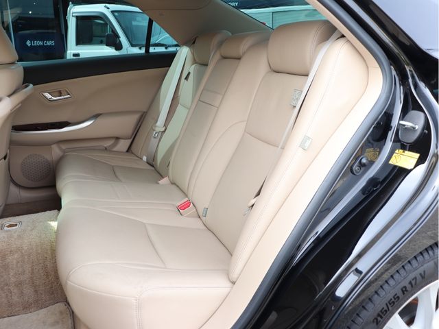CROWN sedan