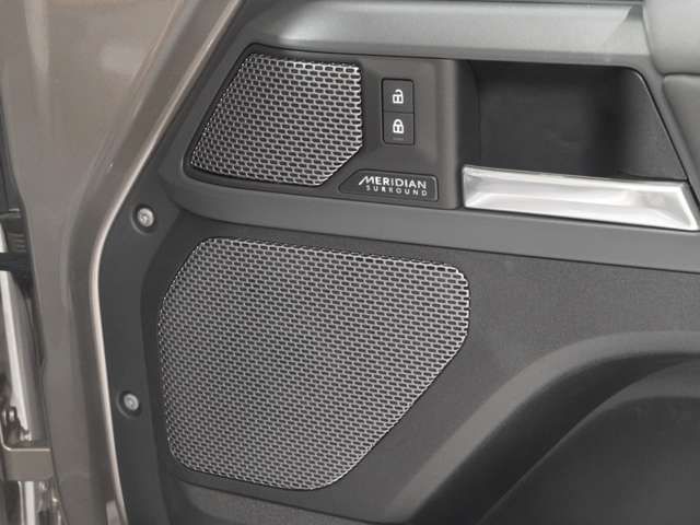 ROVER DEFENDER