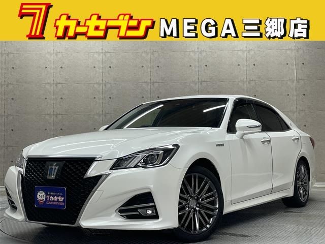CROWN sedan hybrid