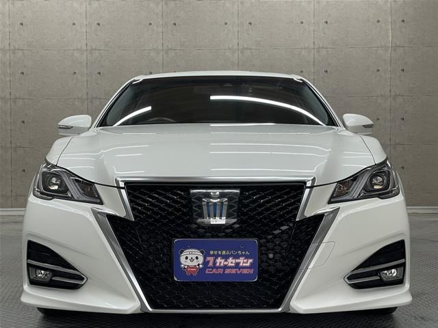 CROWN sedan hybrid